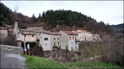 Village Ardéchois traversé par le Talaron, dans les monts du Vivarais, Saint-Christol se situe en région ...