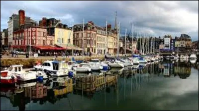 Dans quel département de Normandie se situe la ville de Barfleur ?