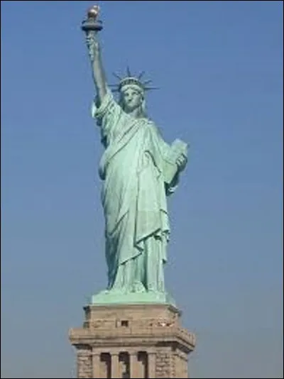 Ce 5 août est posé la première pierre de la statue de la Liberté, à l'entrée du port de New York. Avant ou après 1890 ?