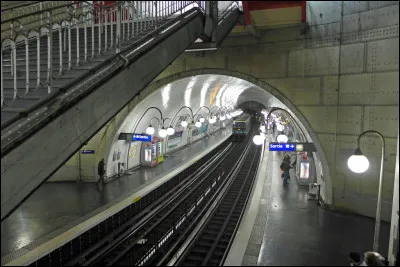 ''Cité'' est une station de métro de quelle ville ?