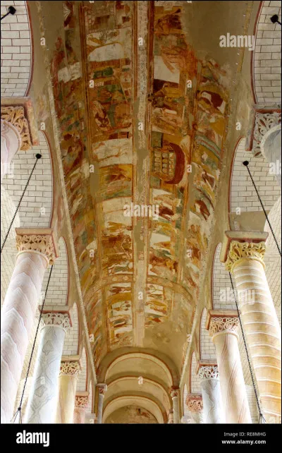 Classée au patrimoine mondial de l'UNESCO cette abbaye du Xe 
 siècle, au bord de la rivière Gartempe, est ornée de fresques murales romanes exceptionnelles. 
À quel saint est-elle consacrée ?