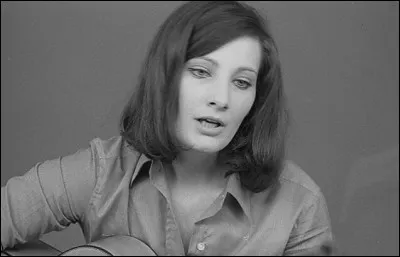 Qui est cette chanteuse, auteure-compositrice et interprète de la chanson ''Le petit écureuil'' ?