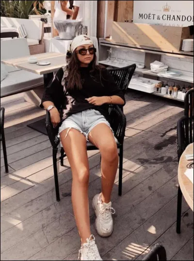 Comment surnomme-t-on la famille de Jazz, la sur d'Eva ?