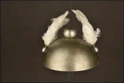 A quel personnage de bande dessinée appartient ce casque pourvu d'ailes ?