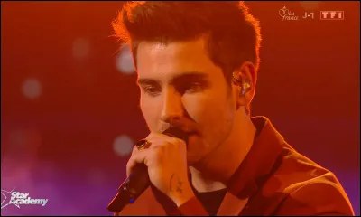 Quelle chanson Julien a-t-il chantée en solo ?