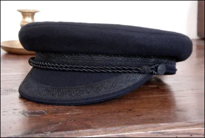 Qui porte cette casquette ?