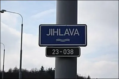 Comment s'appelle la science et l'étude des noms de cours d'eau et d'étendues d'eau (mers, golfes, lacs, etc.) ?