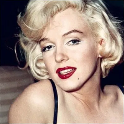 Qui est cette actrice aux cheveux jaunes ?