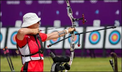 À quelle distance la cible est-elle située au tir à l'arc olympique ?