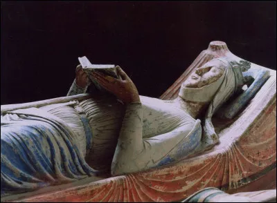 A quel siècle situez-vous la vie d'Aliénor d'Aquitaine ?