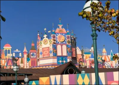 Et celle-ci où l'on fait une balade en barque, avec de nombreuses poupées ?