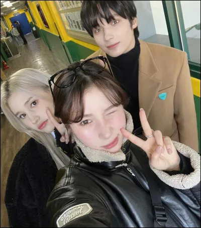 Huening Kai a deux surs. Comment s'appellent-elles ?