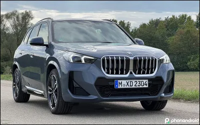 Dans quelle voiture Harry est-il arrivé à Poudlard ?