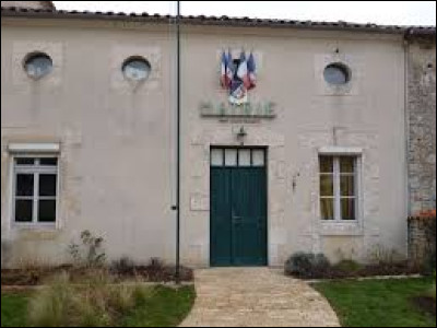 Nous commençons notre balade dominicale en Nouvelle-Aquitaine, à Barro. Village de l'arrondissement de Confolens, traversé par la Charente, il se situe dans le département ...