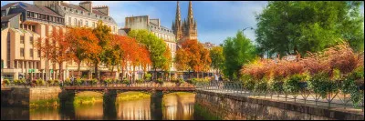 Quelle est la capitale du département du Finistère en Bretagne ?