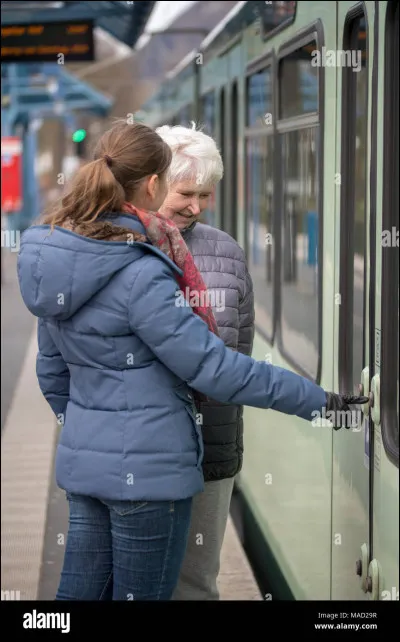 "Il pleut, il pleut bergère,
Rentre tes blancs moutons.
Allons à la chaumière
Bergère vite allons..."

Qui vient ouvrir la porte de l'étable ?