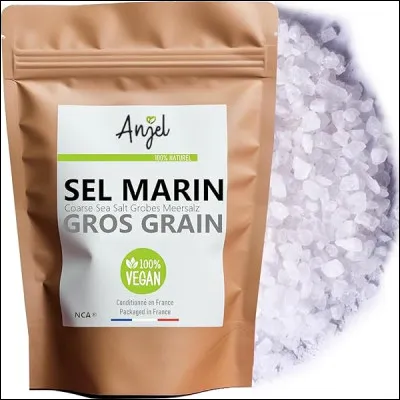 "Gentil coqu'licot, Mesdames,
Gentil coqu'licot, nouveau !

J'ai descendu dans mon jardin...

Que peut-elle venir faire dans son jardin ?