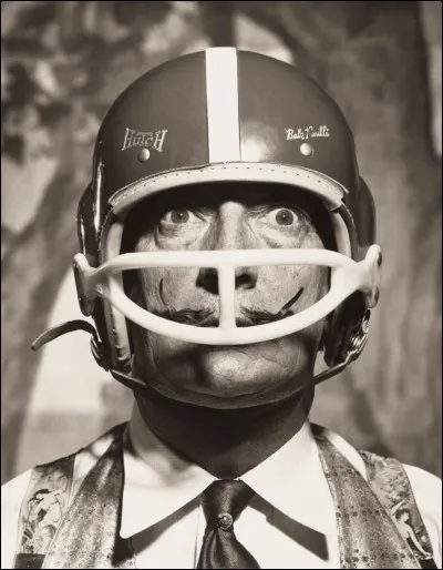 À quel sport joue cet homme ?