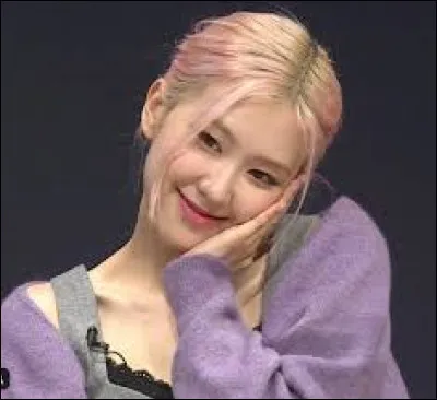 Avec qui Rosé est-elle apparemment en couple ?