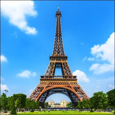 Quel physicien, dont le nom est inscrit sur la tour Eiffel, a constaté quà volume constant, la pression dun gaz est proportionnelle à sa température ?