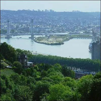 Quel fleuve, qui prend sa source sur le plateau de Langres, arrose la ville de Rouen ?