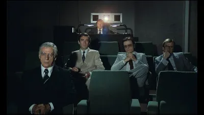 Est-il ou non possible de retrouver la vérité derrière les assassinats politiques, quand un homme de paille est désigné coupable, et surtout d'amener les vrais responsables devant la justice, ce à quoi oeuvre Yves Montand dans ce film...