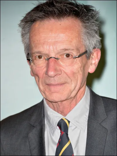 Sorti en novembre 1978, en France, ''Les Bronzés'' est désormais un film culte qui a été réalisé par :