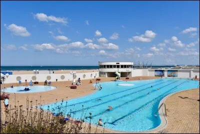 Aimes-tu aller dans une piscine où il y a beaucoup de monde ?