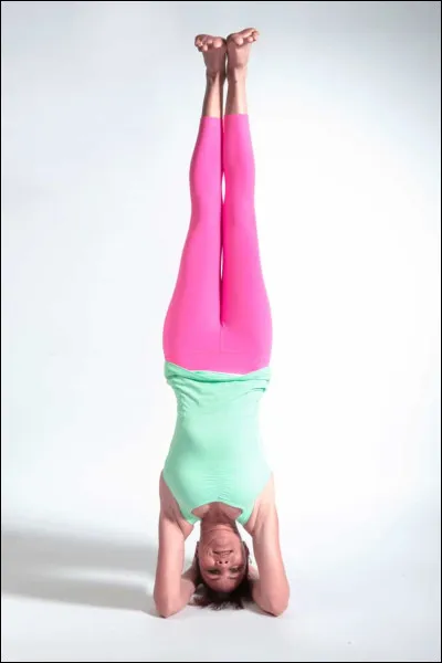 Comment appelle-t-on un équilibre sur la tête ?