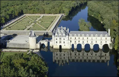Les propriétaires de ce château étaient toutes des femmes. Quel est ce château surnommé le ''château des Dames'' ?
