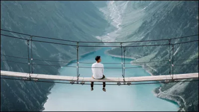 Quel duo chante "Bridge over troubled water" ?