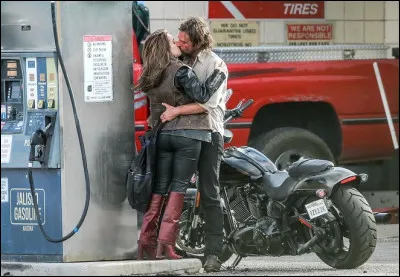 Quel est ce film dont les héros s'offrent une virée amoureuse en Harley-Davidson ?