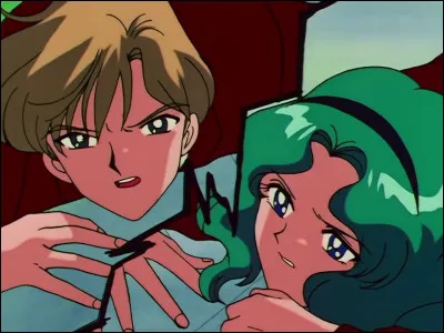 Qu'est-ce que Frédérique et Mylène ont découvert dans une pièce au sous-sol de l'académie ?