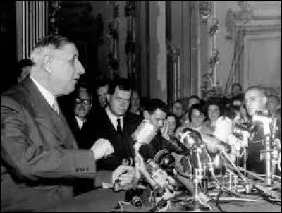 Conférence de presse du 19 mai 1958, "Pourquoi voulez-vous qu'à 67 ans, je commence une carrière de (...) ?''