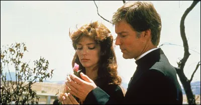 Littérature : Dans le roman "Les oiseaux se cachent pour mourir" de Colleen McCullough, comment s'appelle le domaine où Meggie Cleary rencontre le père Ralph de Bricassart ?