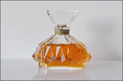 Quel parfumeur est le créateur du parfum ''JOY'' ?