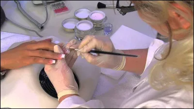 Comment sont tes faux ongles ?