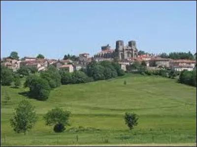 Dans quel département de la région Auvergne-Rhône-Alpes se situe la commune de La Chaise-Dieu ?
