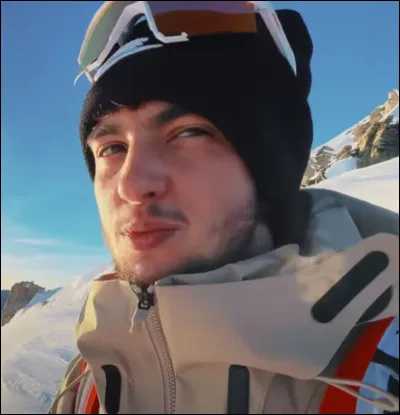 Par quelle phrase commence la chanson à lintention dInoxtag ?