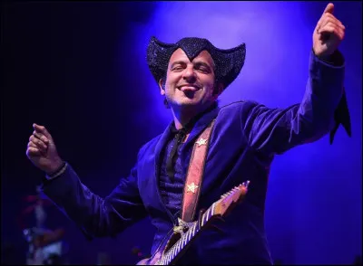 Quelle est la bonne orthographe du nom de ce chanteur dont le nom de scène est ''M'' ?