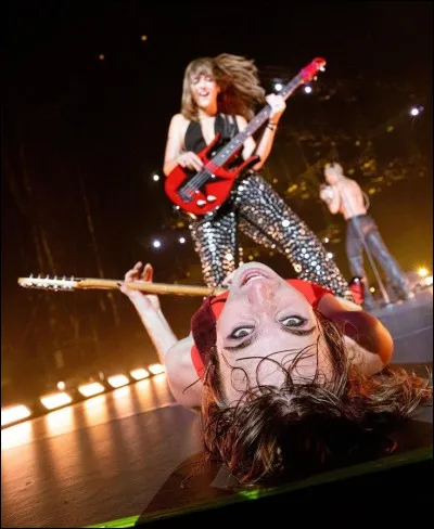 La 15e chanson, c'est "..." qui dure...