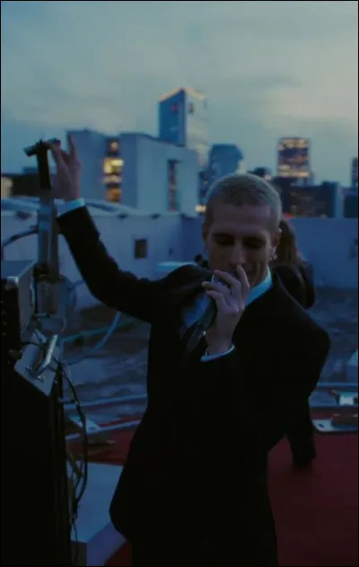 La 2ᵉ s'appelle "Valentine" ; peux-tu compléter le début des paroles ?

Wasted in love, misunderstood
Baby, it's harder to breathe when you're gone
So I hold in my hands pictures of you
And dream of the day you were eating for two