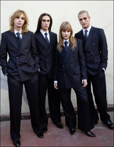 Pour la quatrième, je te demande cette fois-ci le titre et la suite des paroles !

Hot like summer
Give me eyes, then twist the knife
Put me under your spell, then hide the crime