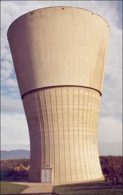 Quel est ce contenant, une construction destinée à stocker de l'eau potable ?