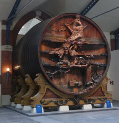 Quel est ce contenant, un tonneau de très grande capacité servant au stockage des alcools ?