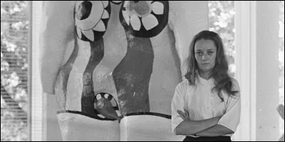 Cette artiste est...