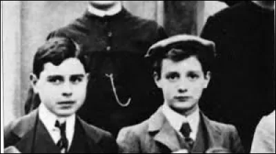 Où la mère d'Albert était-elle tous les étés ?