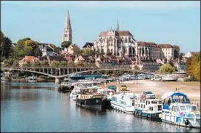La préfecture de l'Yonne est...