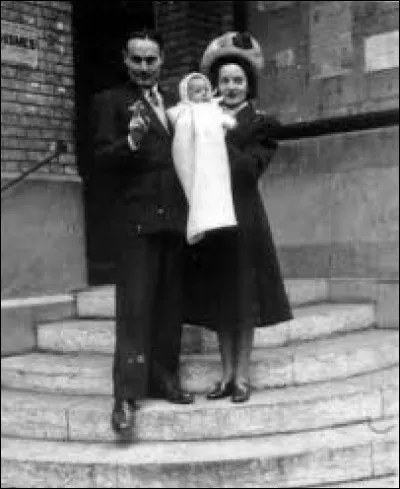 A quelle gare Fred et Jean sont-ils allés accueillir leurs parents ?