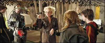 Comment s'appelle le photographe bedonnant de Rita Skeeter ?
